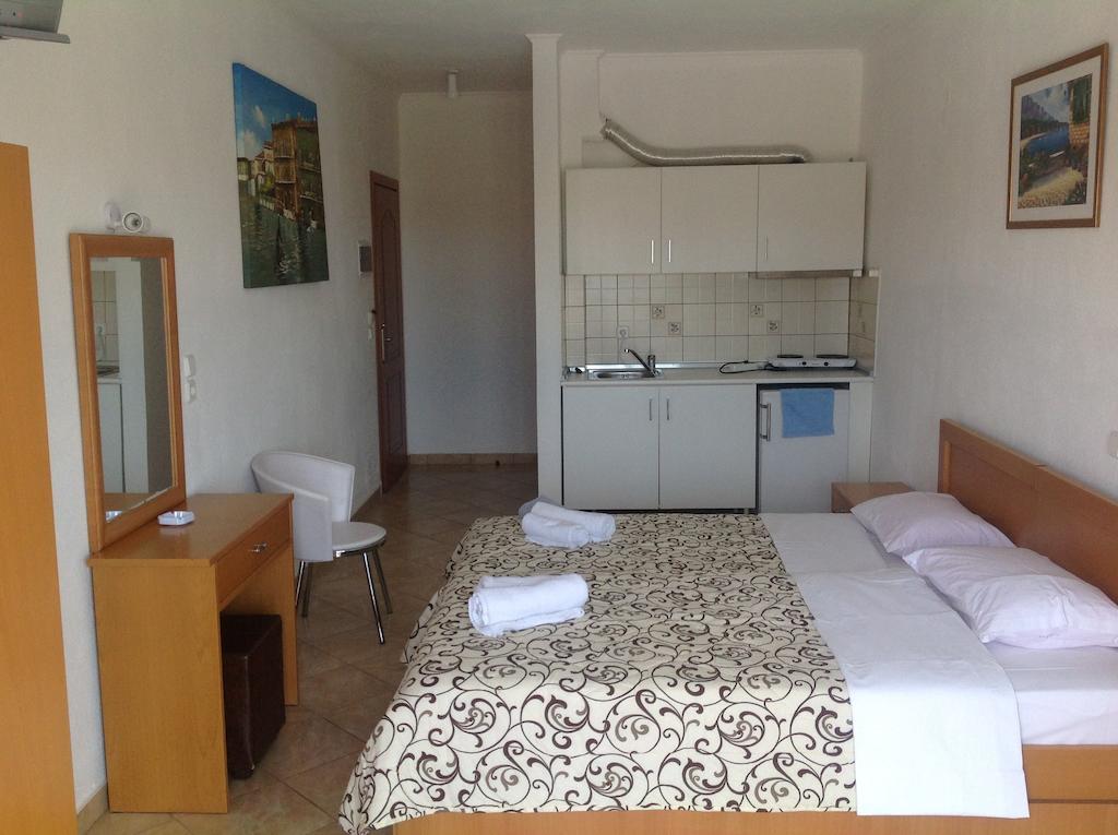 Platanos Apartment *